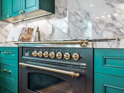 What colors go best in kitchens with black appliances?